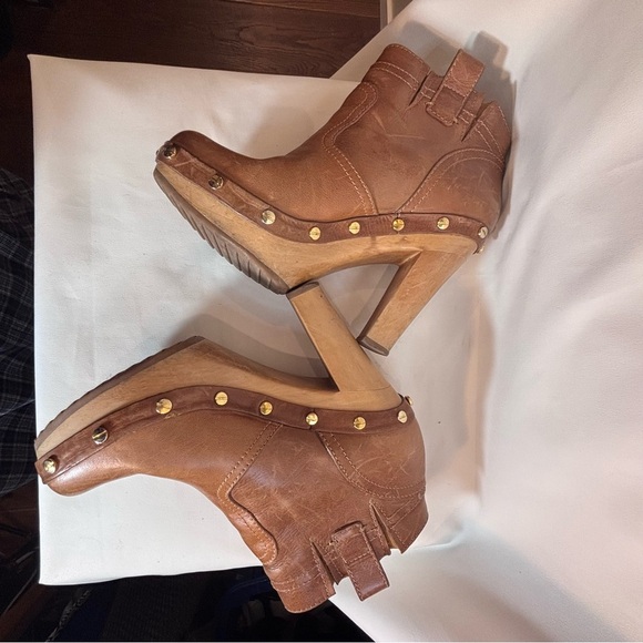 TORY BURCH Sz 6.5 Leather High Wooden Heel Bootie Clogs Distressed Rivets Studs - Picture 4 of 12